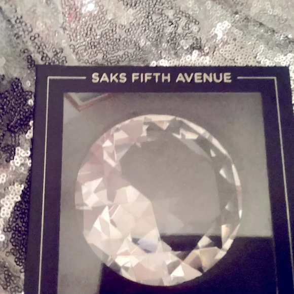 Beautiful crystal Diamond paperweight saks fifth ave - Picture 2 of 4